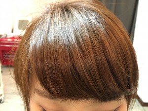 保存版 コテで前髪を上手く流して巻くための２つの大事なポイント Liss 恵比寿 フリーランス美容師のみの美容室 代表 渡辺真一 地毛に戻す美容師 コンプレックス お悩み相談