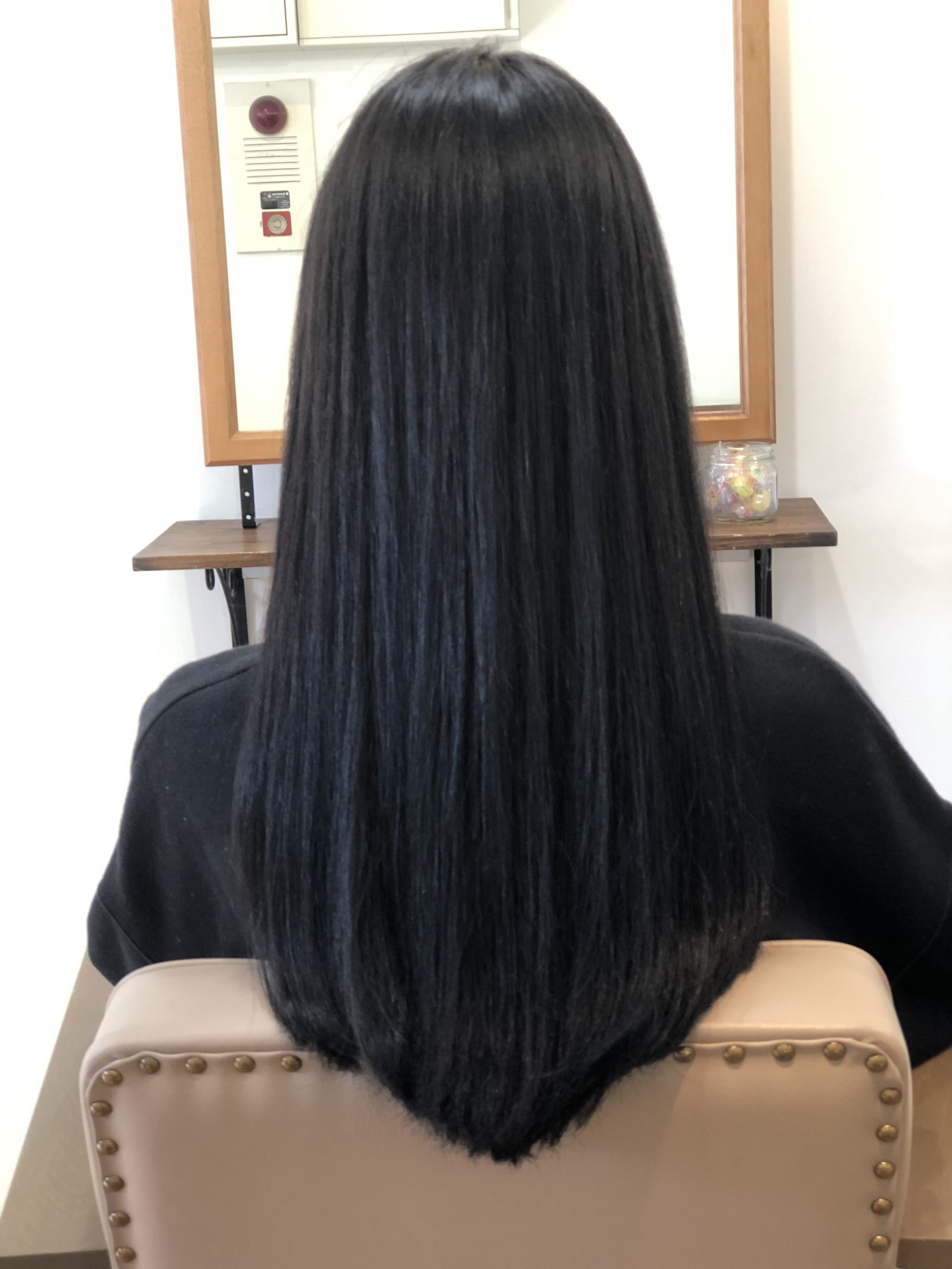 ヘアカラーをやめて髪色を地毛に戻したい 真っ黒すぎない自然な地毛に戻す方法は 黒染めを使わない地毛に近いカラー Liss 恵比寿 フリーランス美容師のみの美容室 代表 渡辺真一 地毛に戻す美容師 コンプレックス お悩み相談