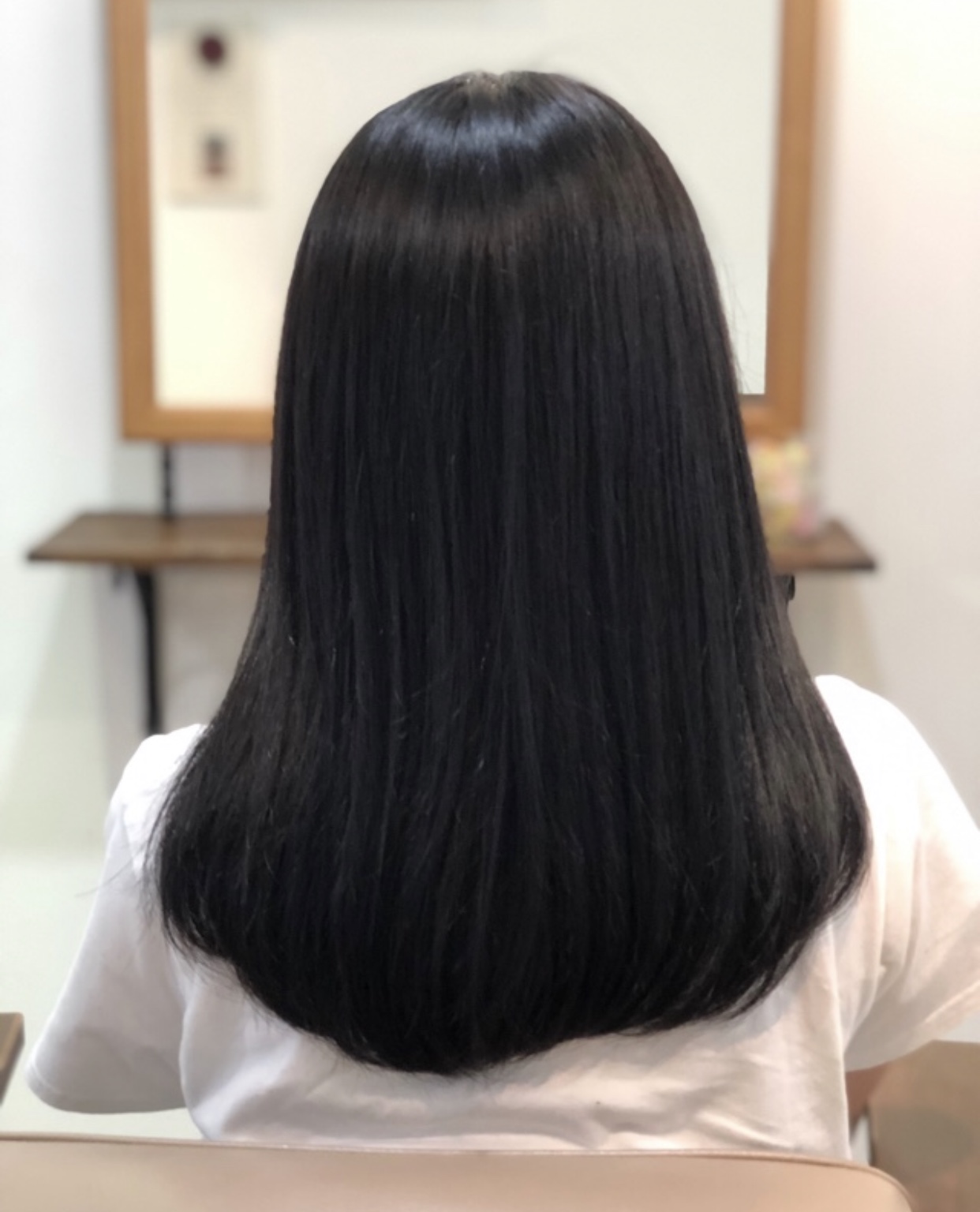 ヘアカラーをやめて髪色を地毛に戻したい 真っ黒すぎない自然な地毛に戻す方法は 黒染めを使わない地毛に近いカラー Liss 恵比寿 フリーランス美容師のみの美容室 代表 渡辺真一 地毛に戻す美容師 コンプレックス お悩み相談