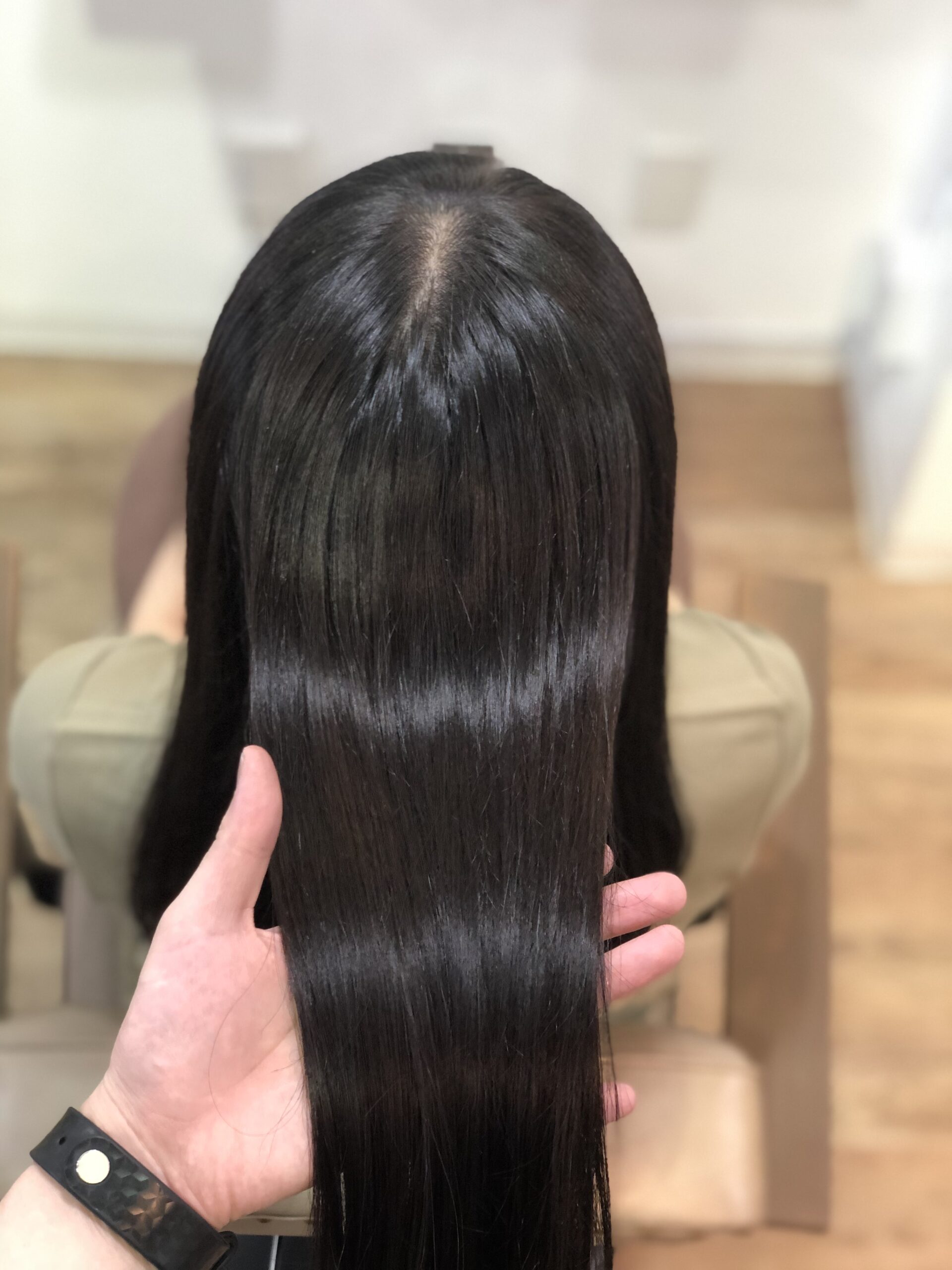 ４トーンに暗く染めてもすぐに明るく色落ちするから地毛に戻したい9 Liss 恵比寿 フリーランス美容師のみの美容室 代表 渡辺真一 地毛に戻す美容師 コンプレックス お悩み相談